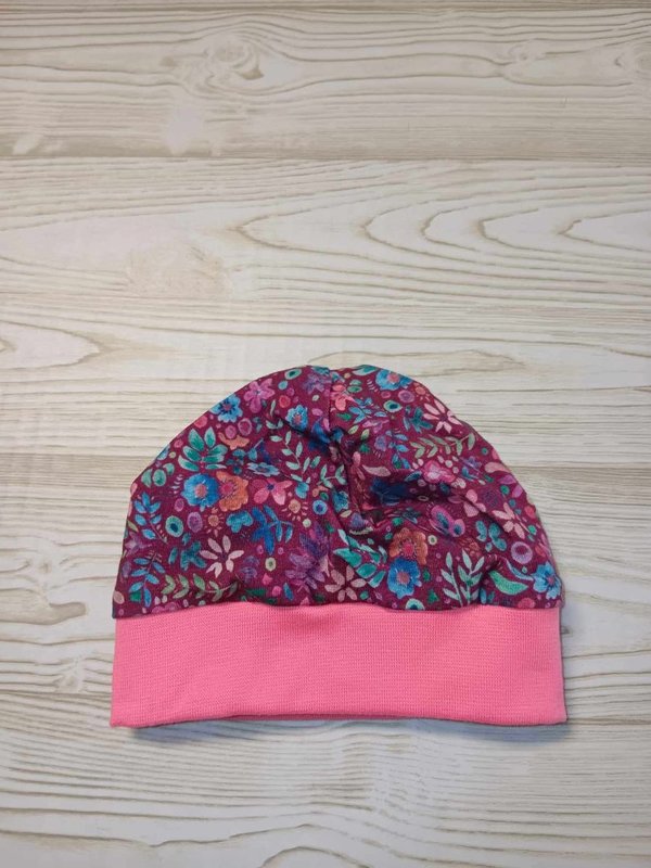 Newborn Mütze, Miniblümchen beere/pink