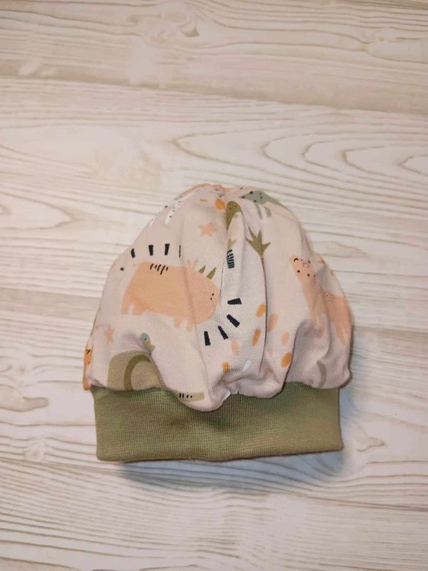 Newborn Mütze, Safaritiere creme/grün