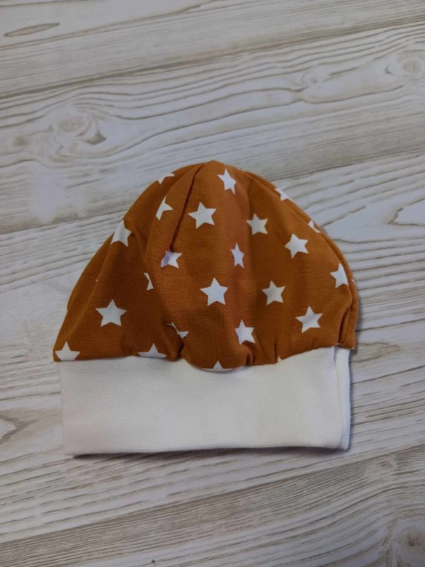 Newborn Mütze, Sterne Senf/weiß
